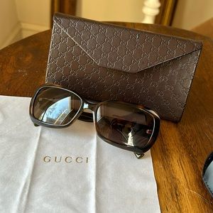 Like-new Gucci tortoise shell sunglasses